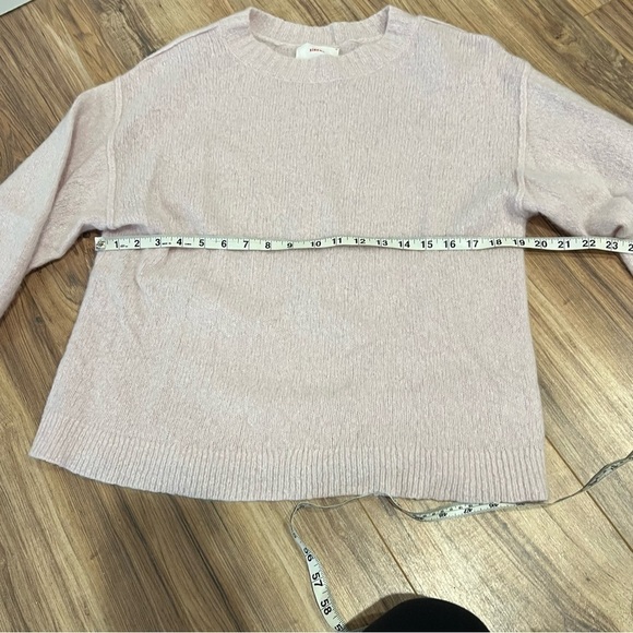 XiRENA Oversized Crewneck Cashmere Sweater - Picture 9 of 10